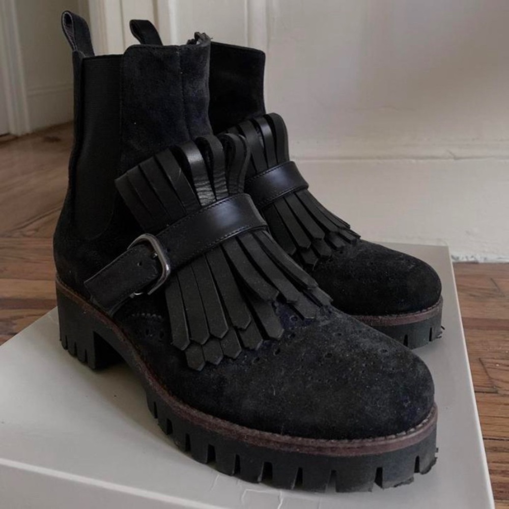Loretta Pettinari Italian luxury leather ankle boots.
European size 38